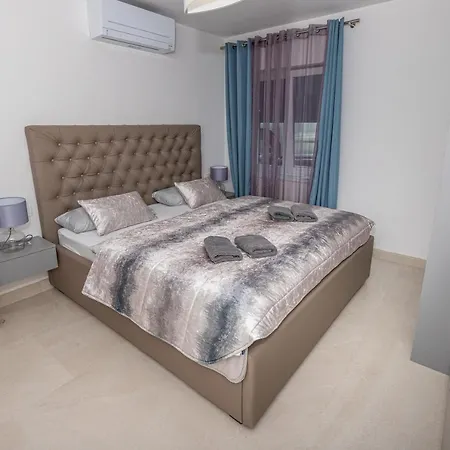 Kecman Apartmán *