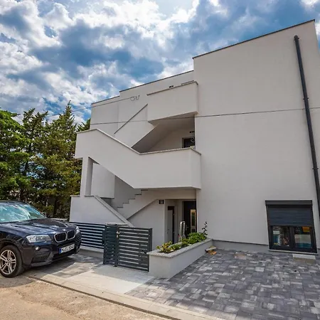 Kecman Apartmán *